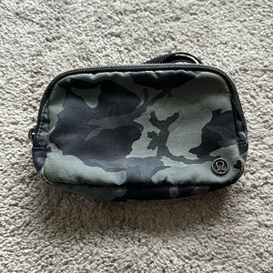 Lululemon Everywhere Belt Bag 1L